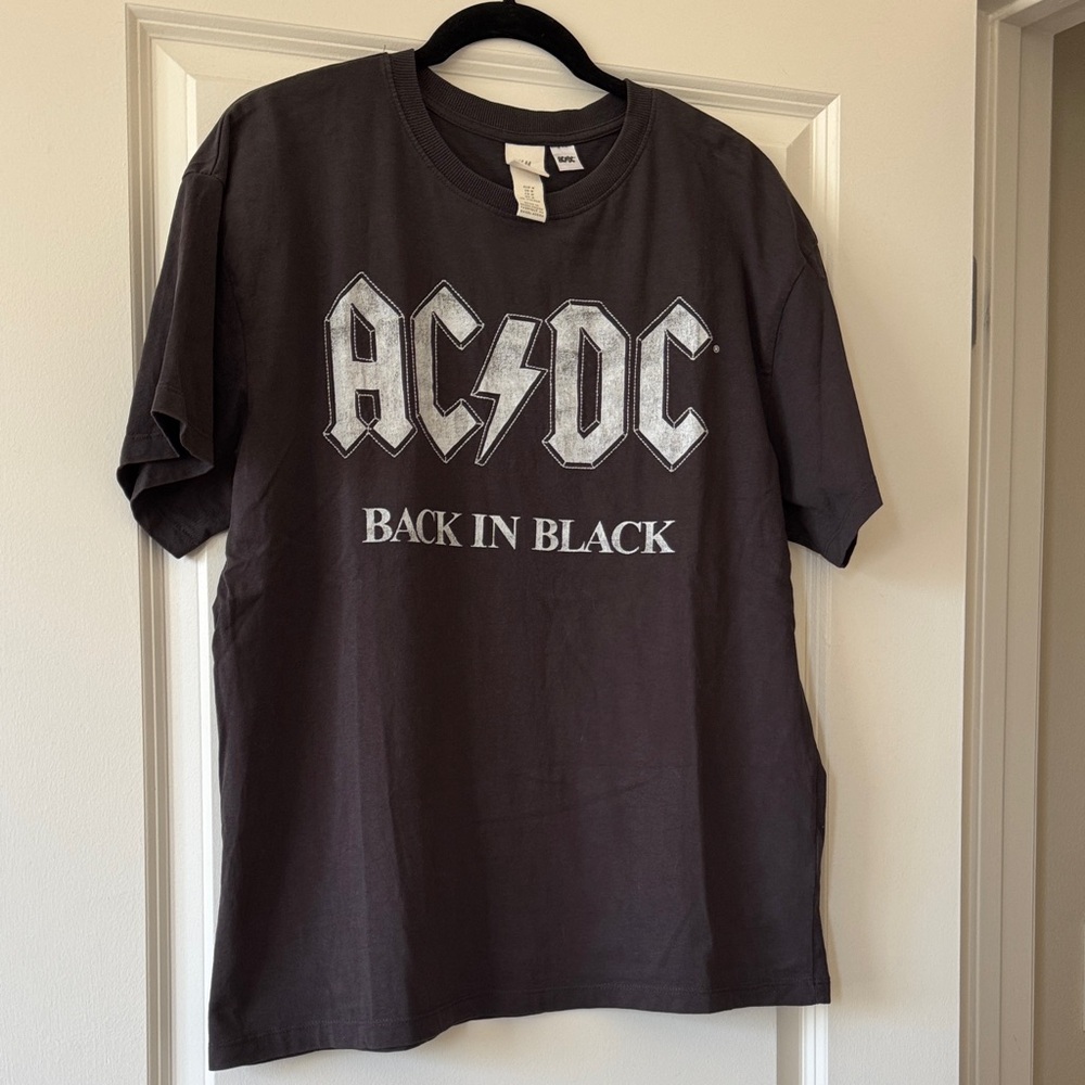 H&M Black Graphic Tee